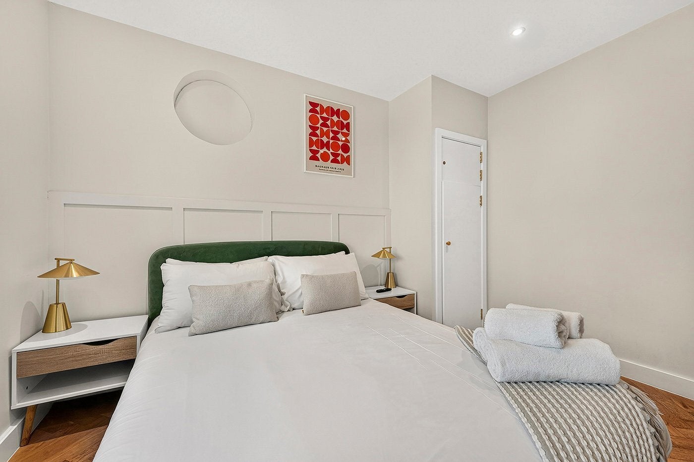 Flat Tennis Street in Greater London