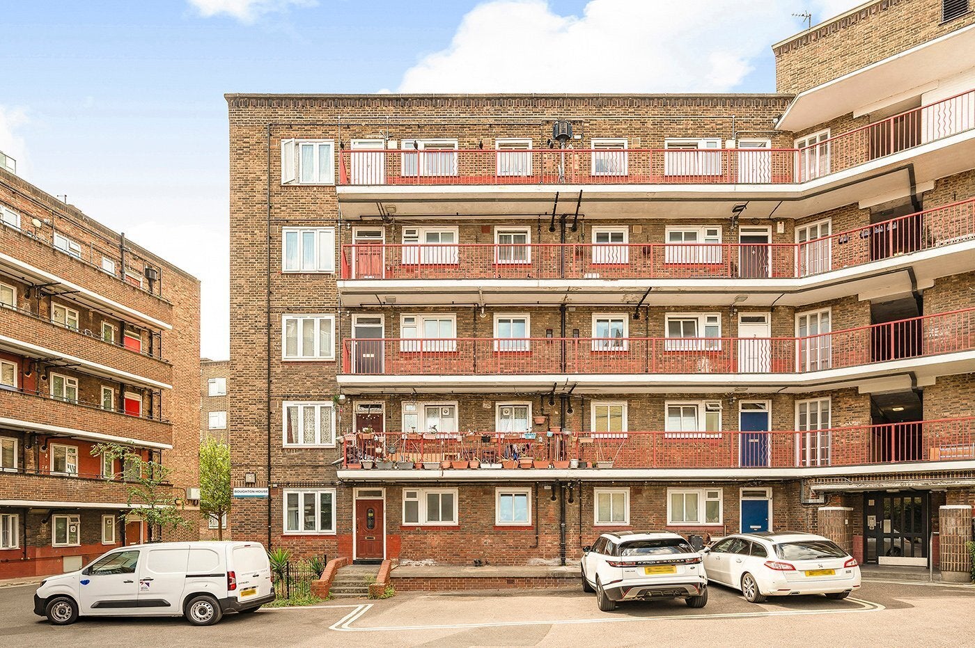 Flat Tennis Street in Greater London