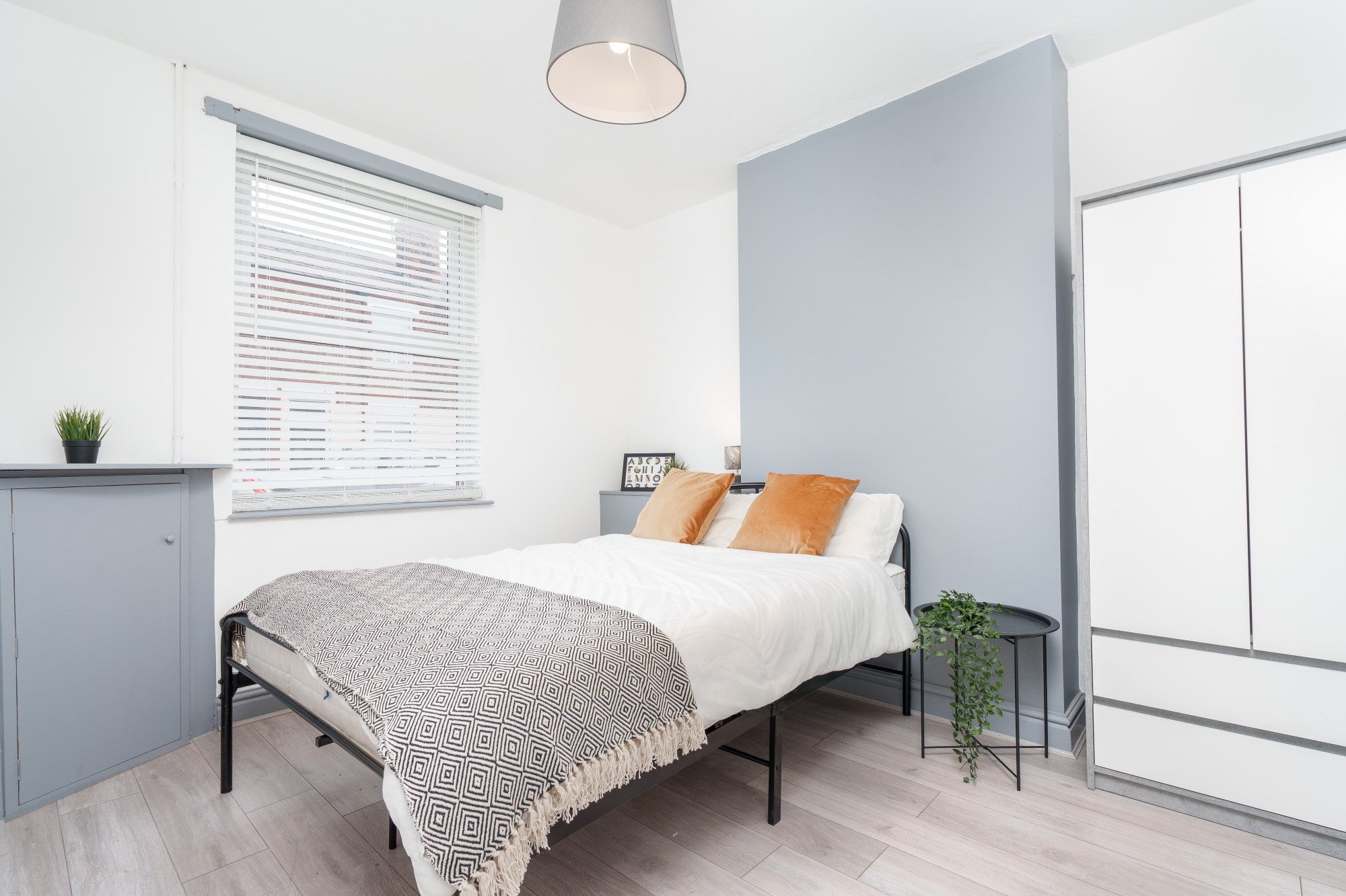 Room Oldham Street in Warrington