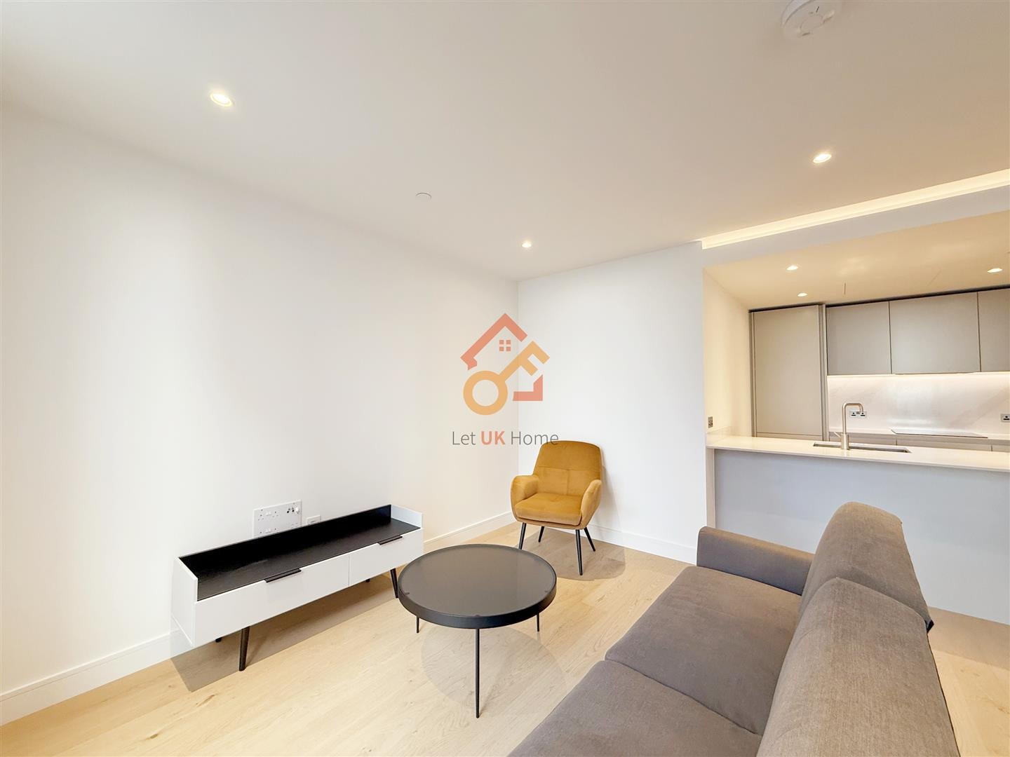Flat South Quay Square in Greater London