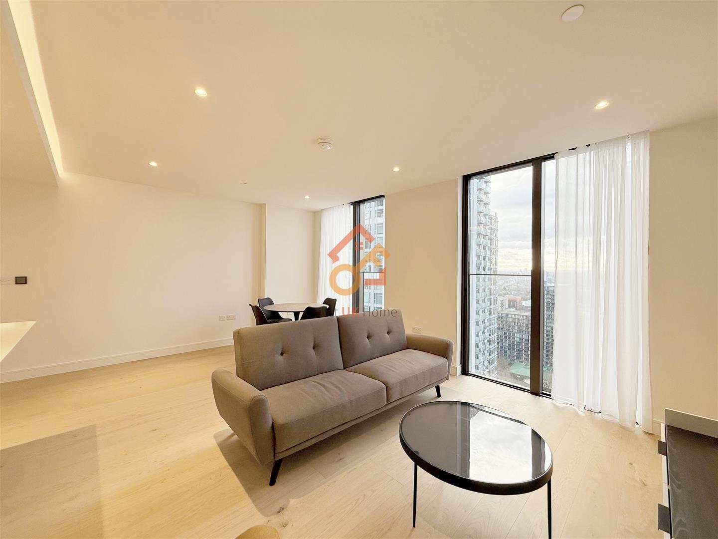 Flat South Quay Square in Greater London