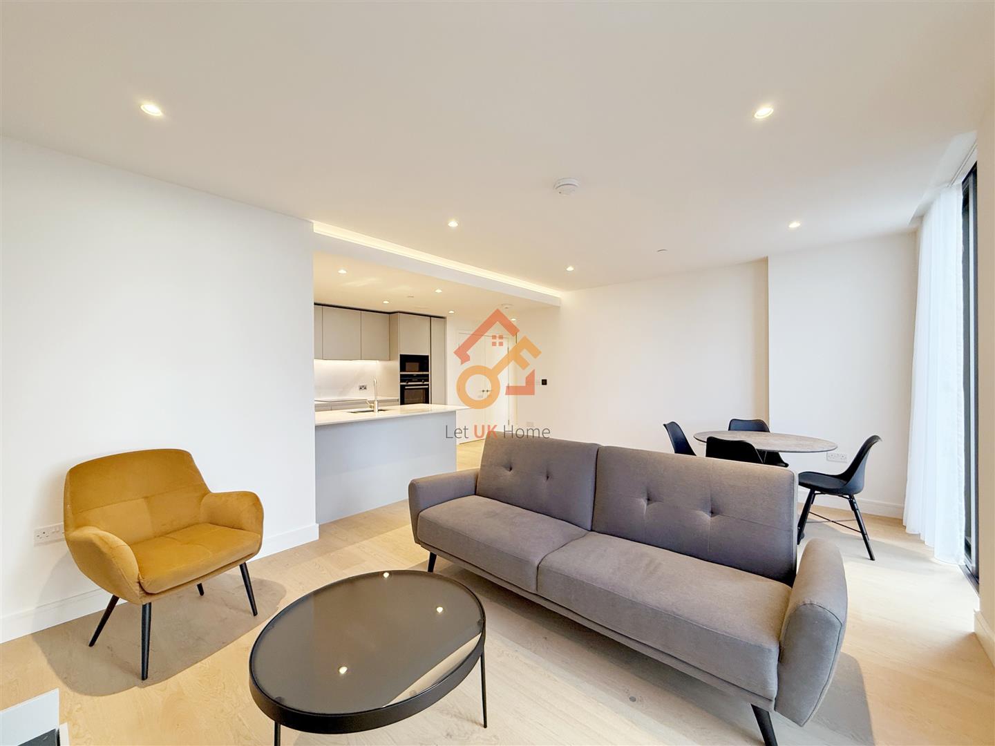 Flat South Quay Square in Greater London