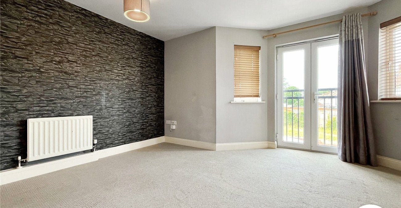 Flat Groombridge Drive in Rainham