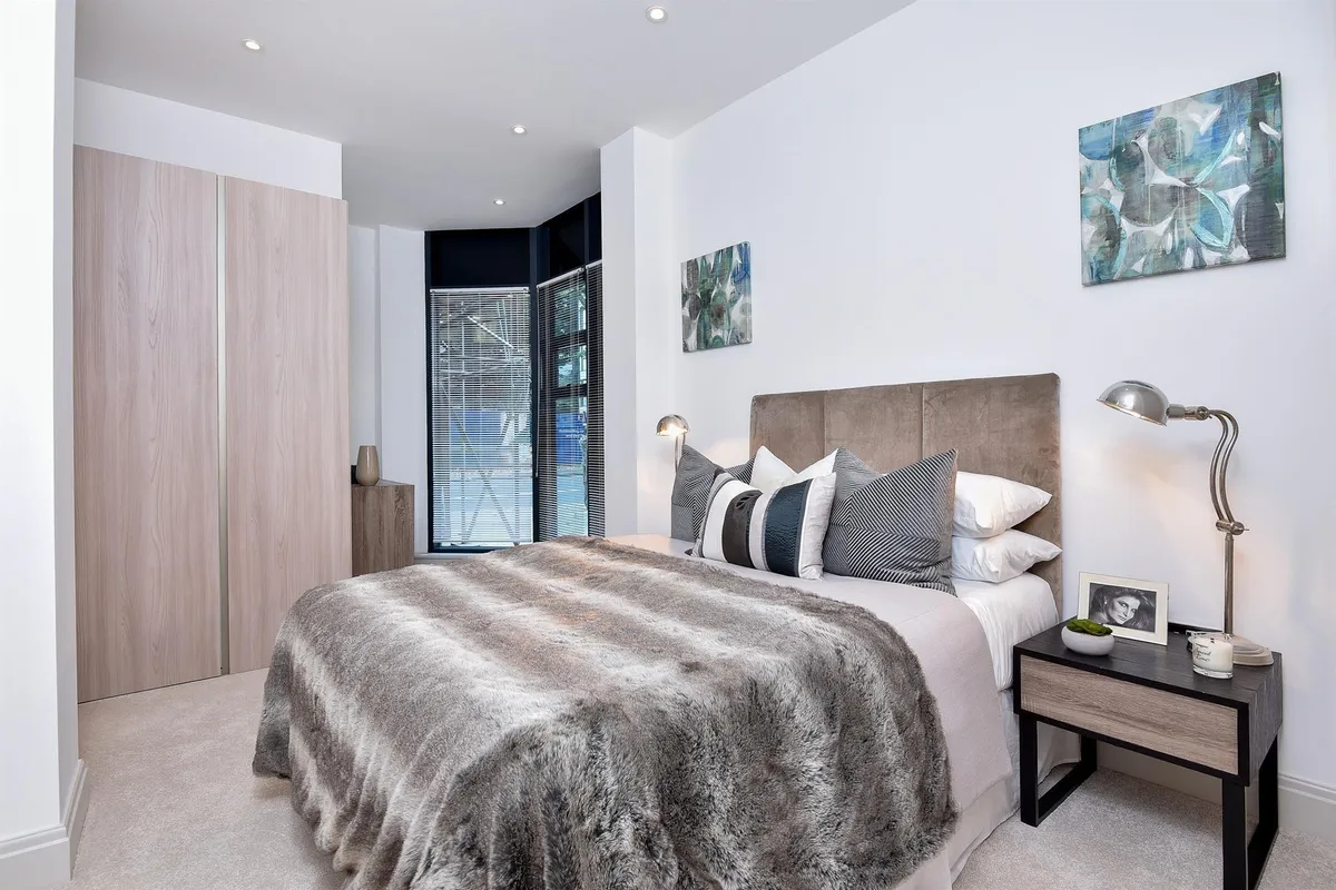 Flat Chiswick High Road in Greater London