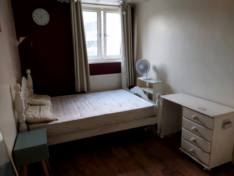 Room Bullards Place in Greater London
