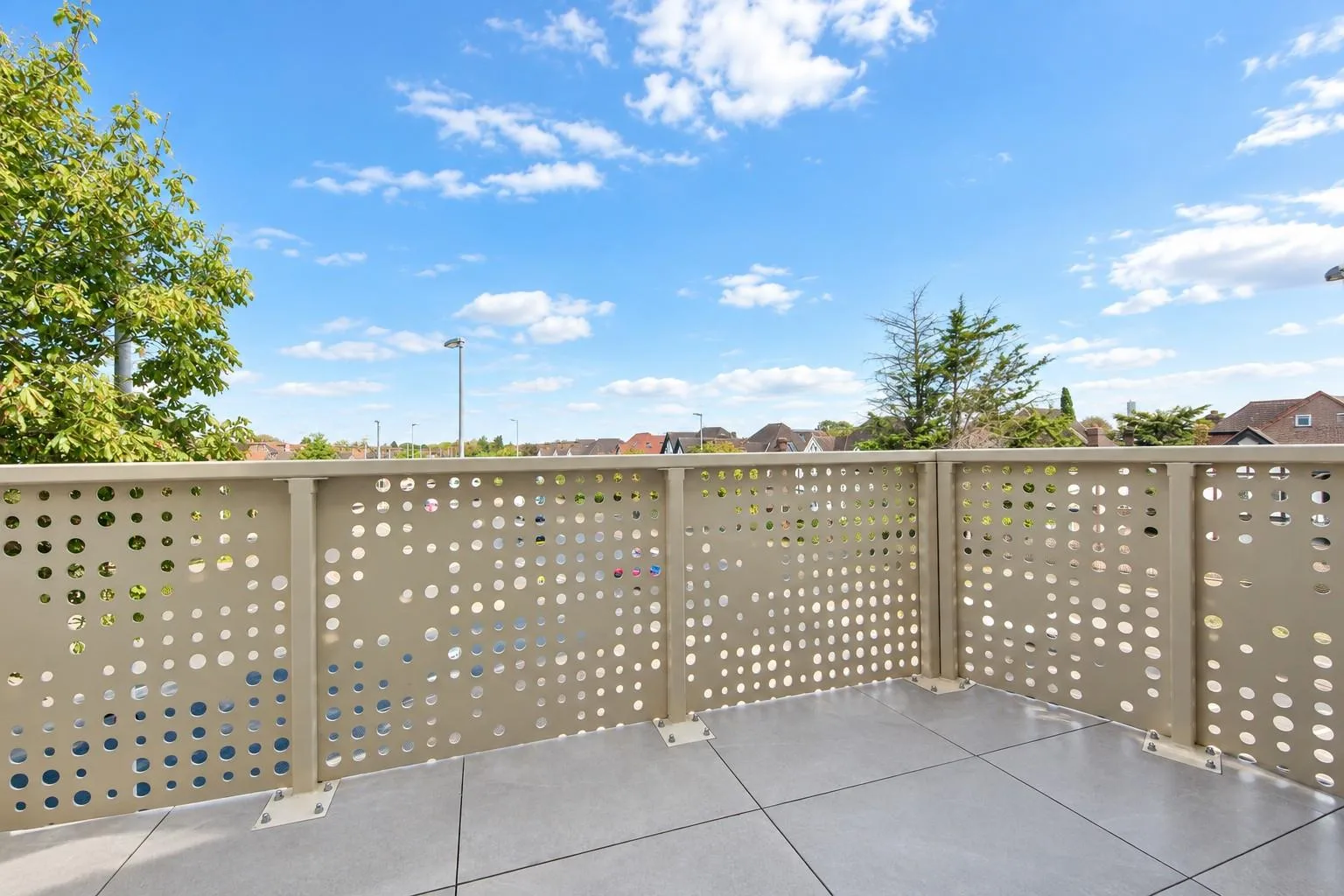Flat Gunnersbury Drive in Greater London