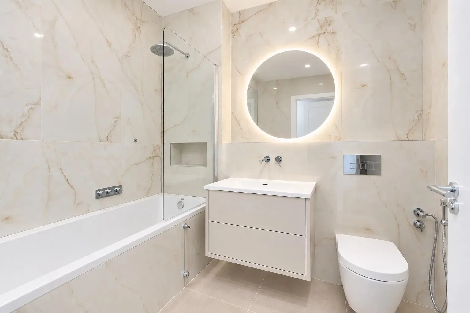 Flat Gunnersbury Drive in Greater London