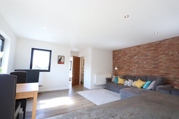 Flat Sommerville Road in Bristol