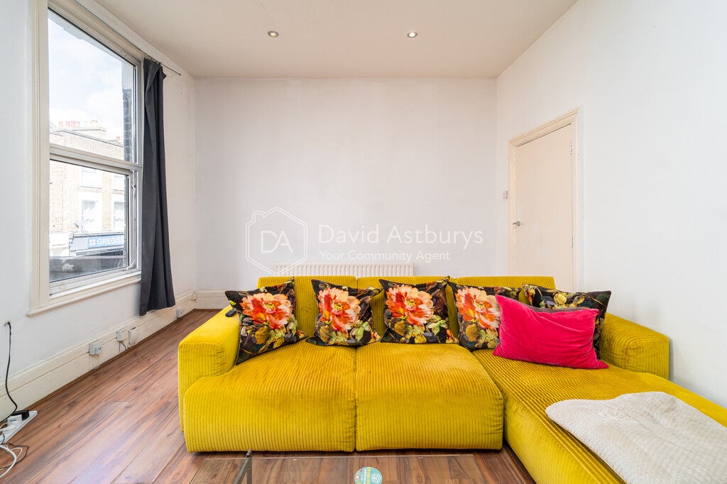 Flat Highbury Hill in Greater London
