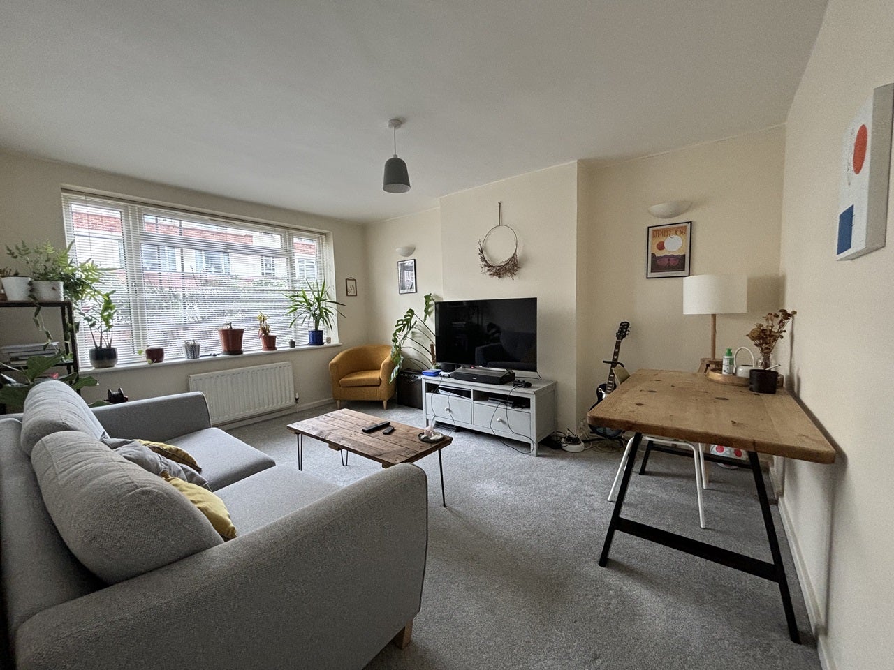 Flat Manor Vale in Greater London