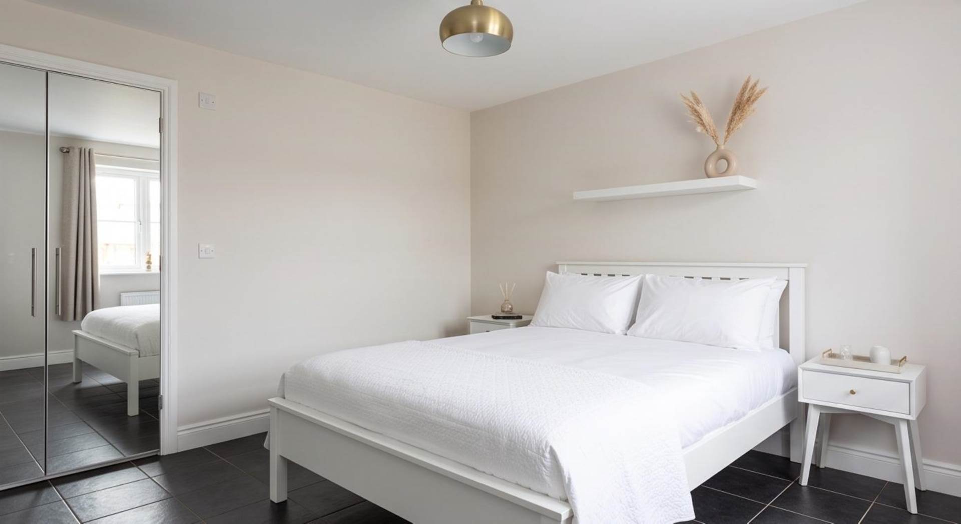 Room Elstree Way in Hertsmere