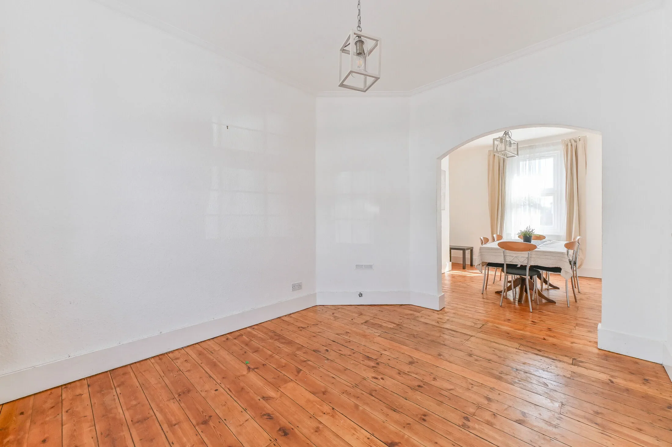House Byron Avenue in Greater London