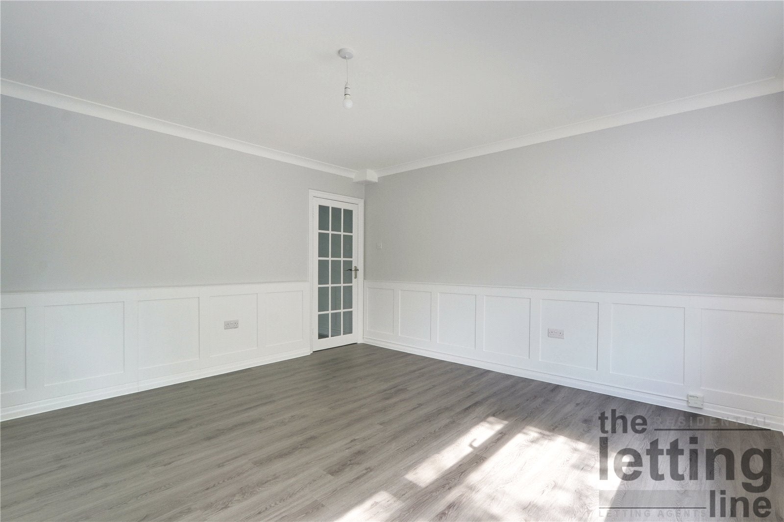 Flat Dunraven Drive in Greater London