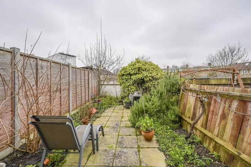 Room Hesperus Crescent in Greater London