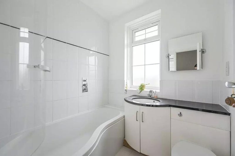 Room Hesperus Crescent in Greater London