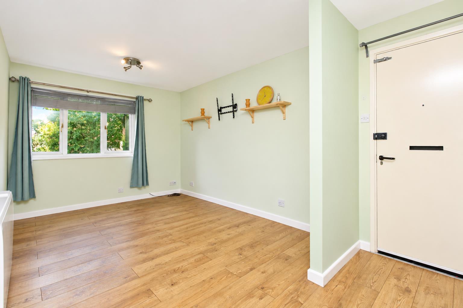 Flat Denmead in Milton Keynes