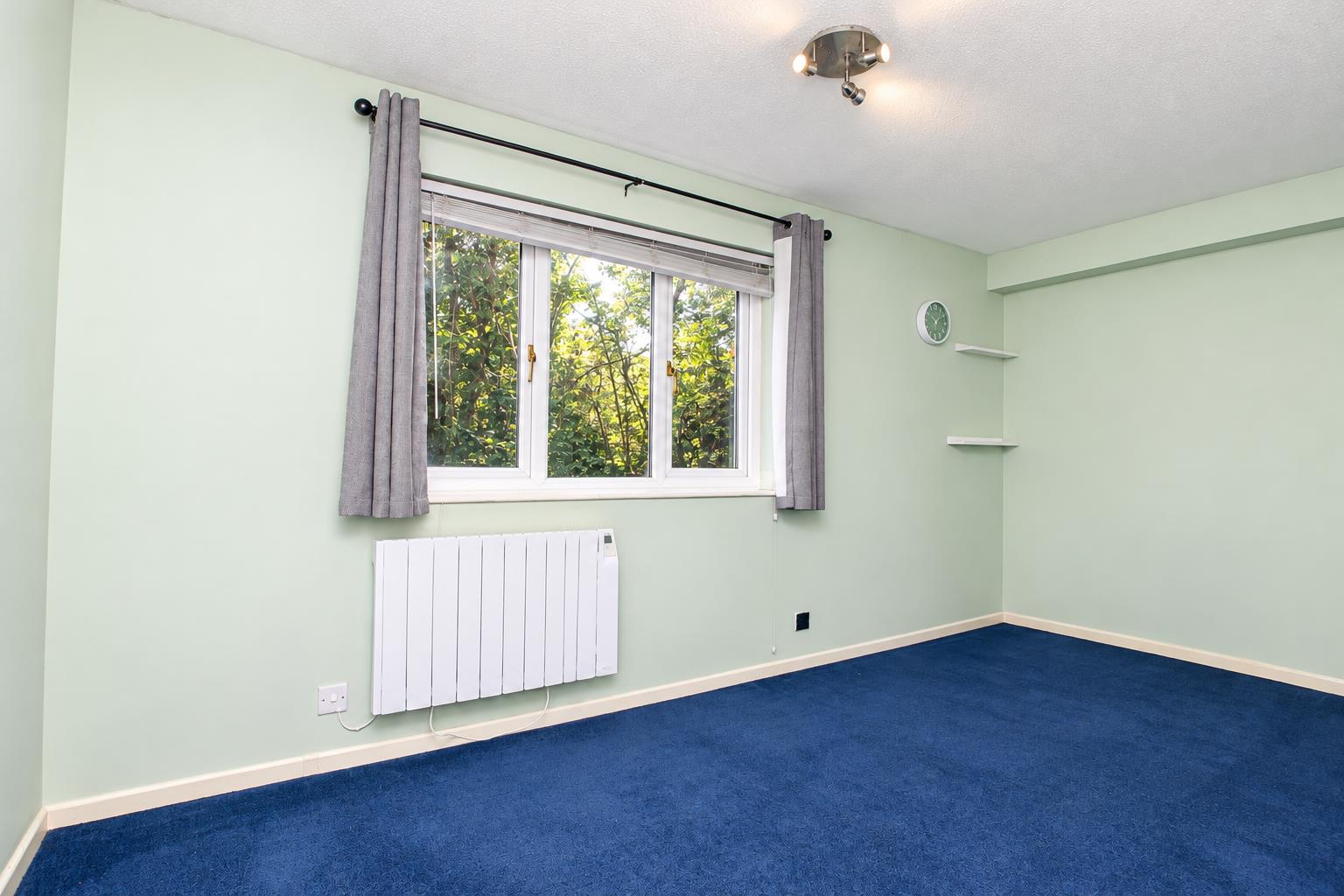 Flat Denmead in Milton Keynes