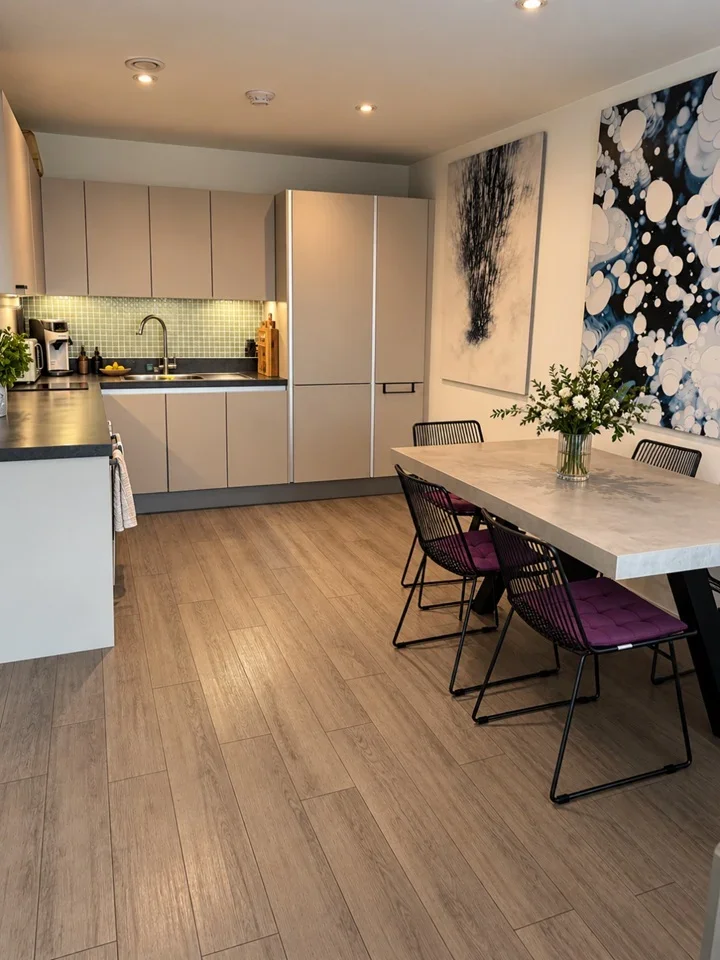 Flat Scena Way in Greater London
