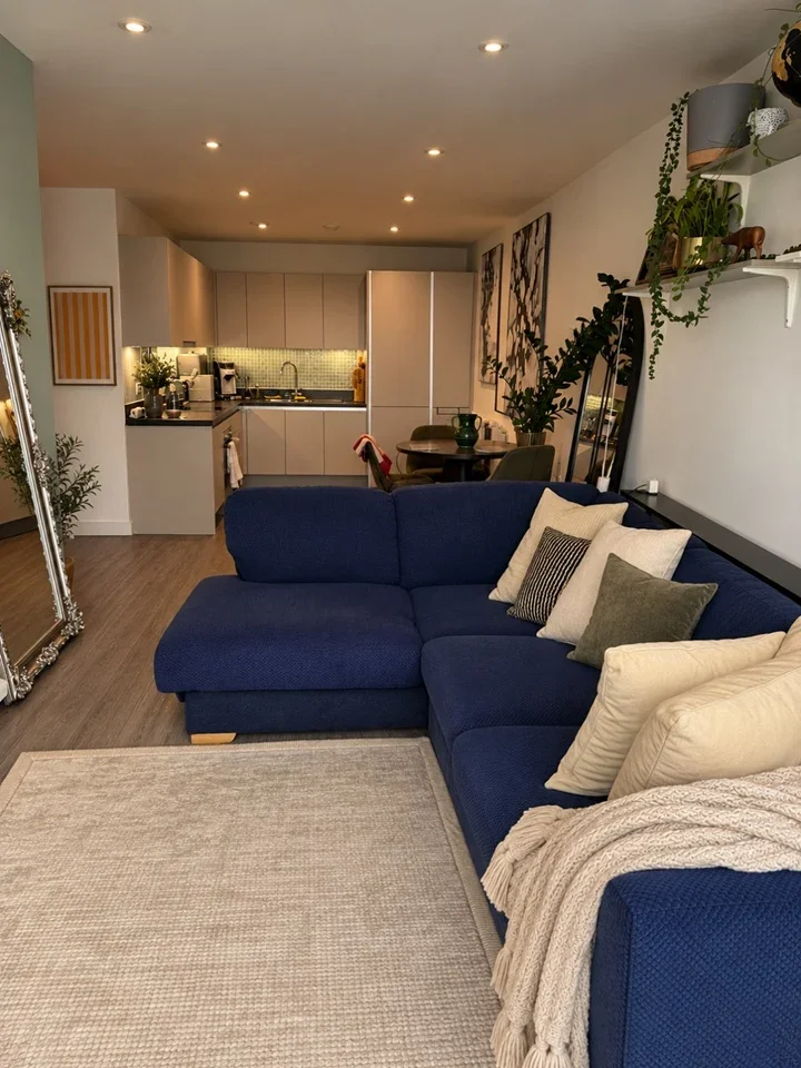 Flat Scena Way in Greater London