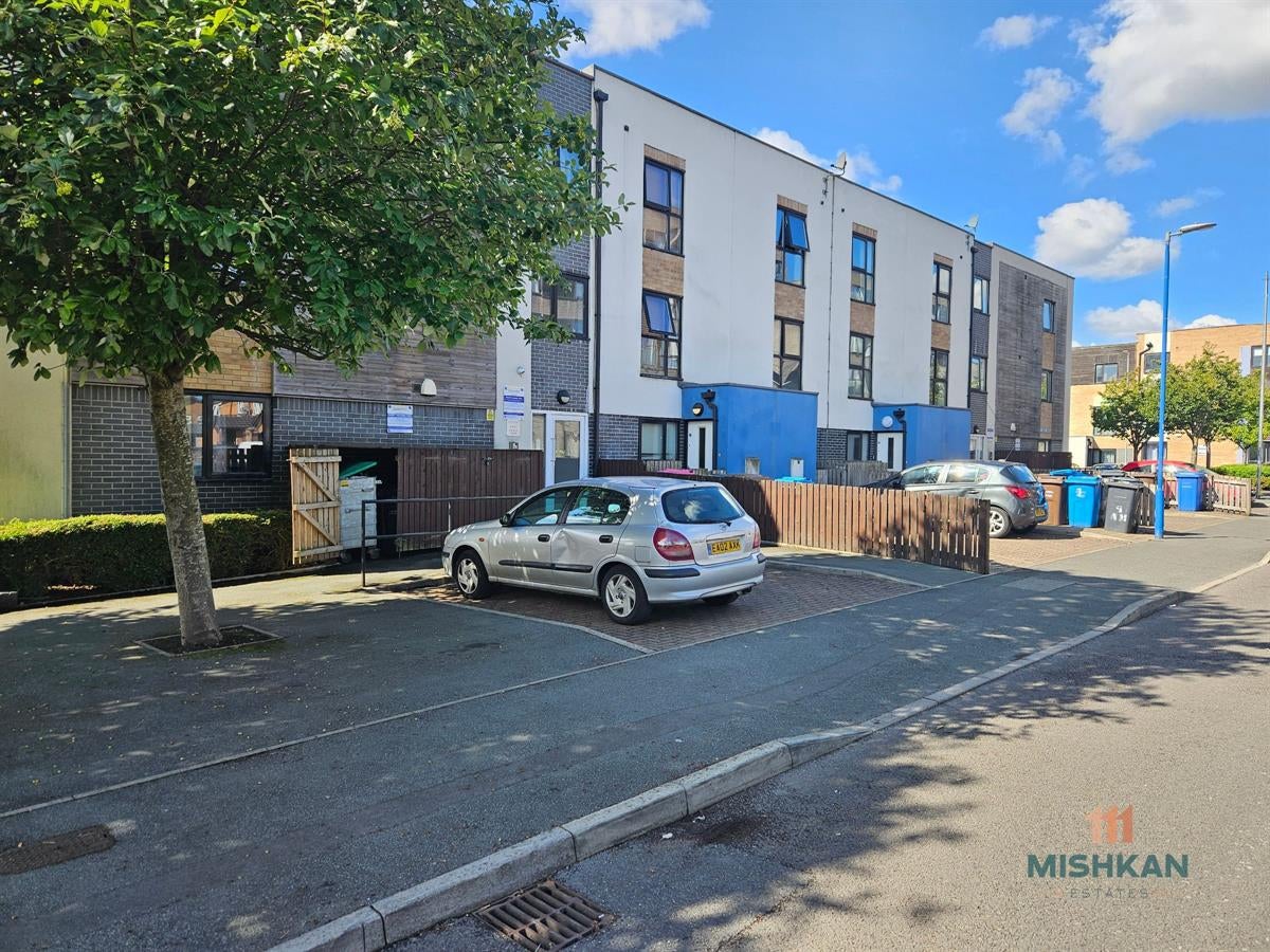 Flat Colman Gardens in Salford