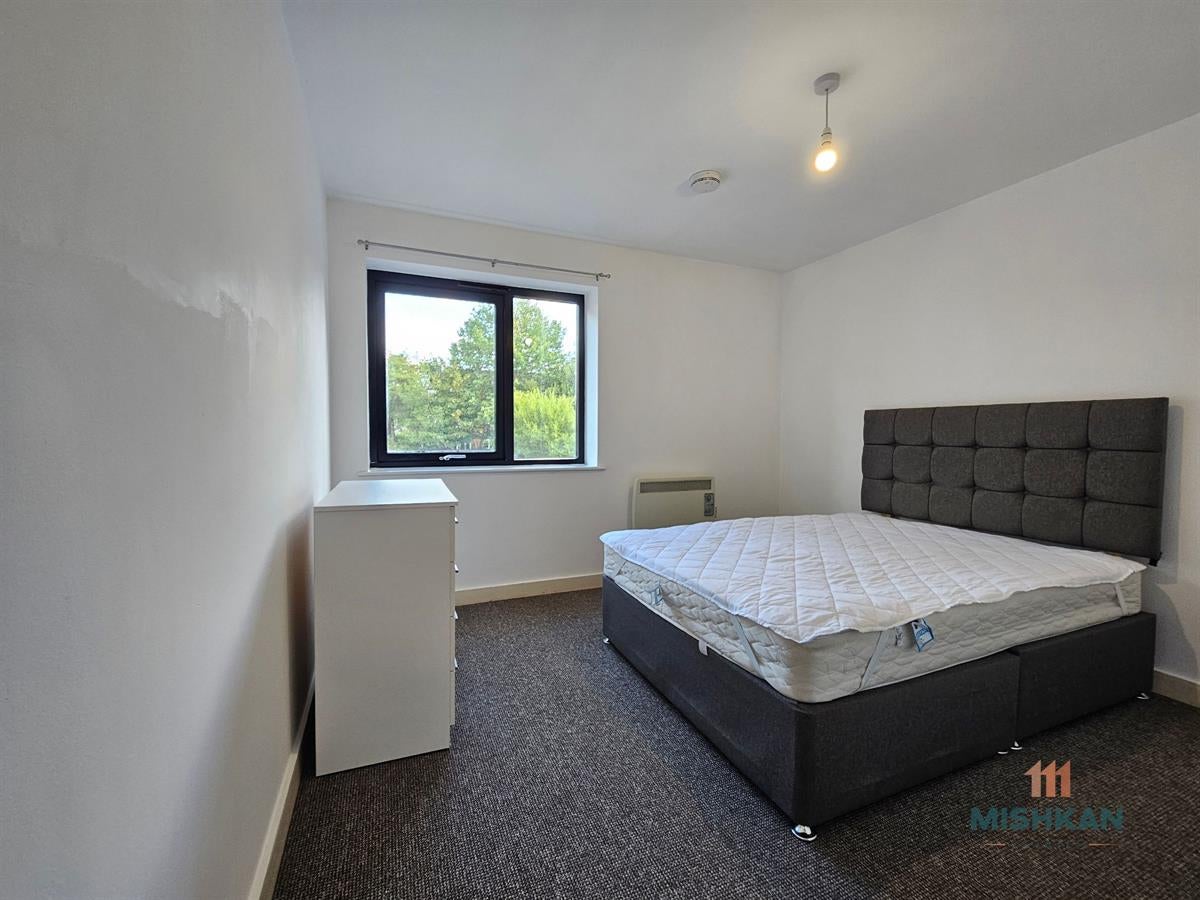 Flat Colman Gardens in Salford