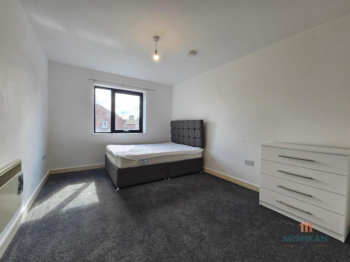 Flat Colman Gardens in Salford