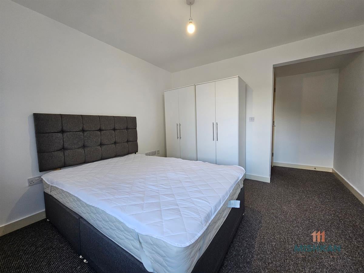 Flat Colman Gardens in Salford