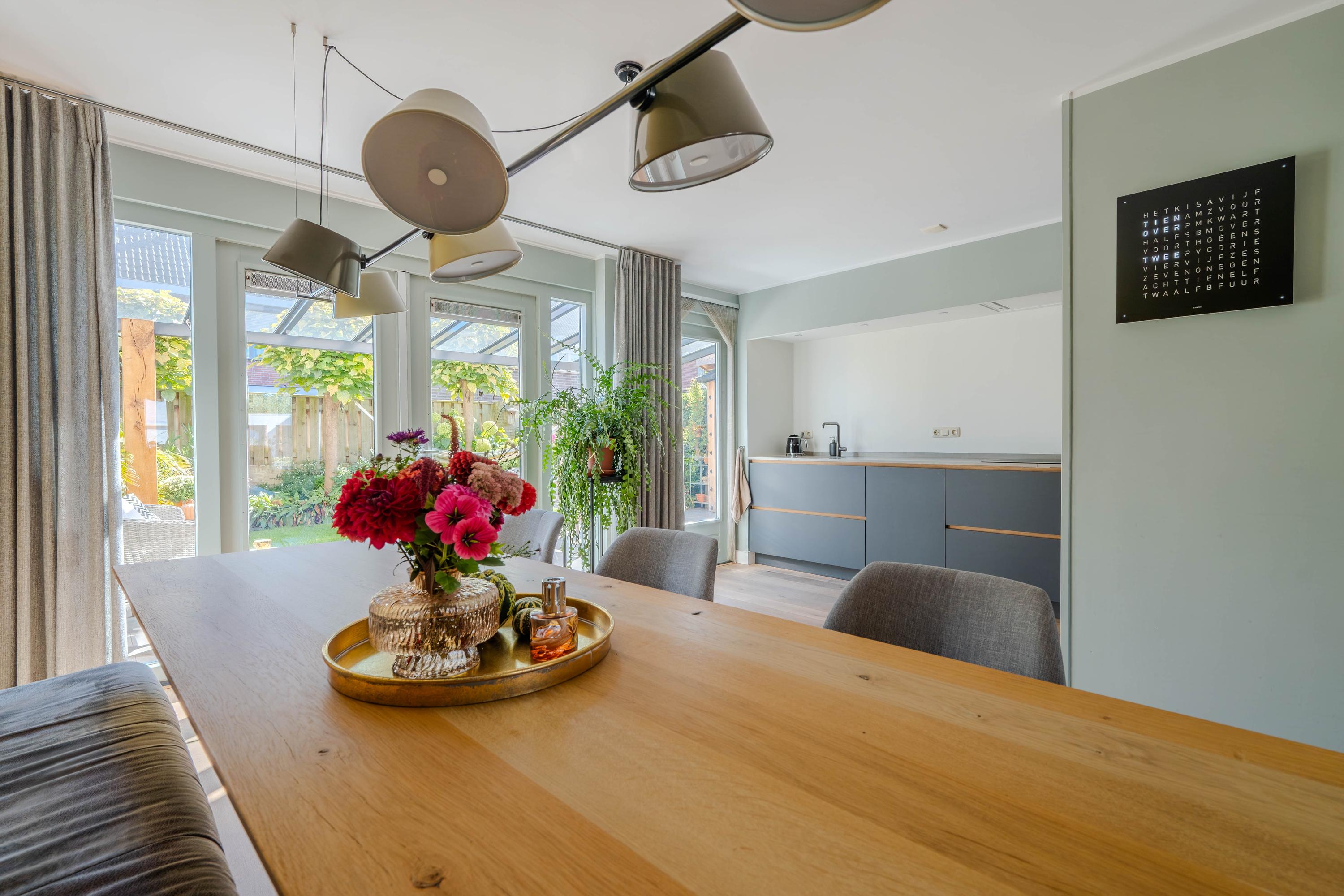 Tussenwoning te koop: Zwanebloem 15, Tegelen
