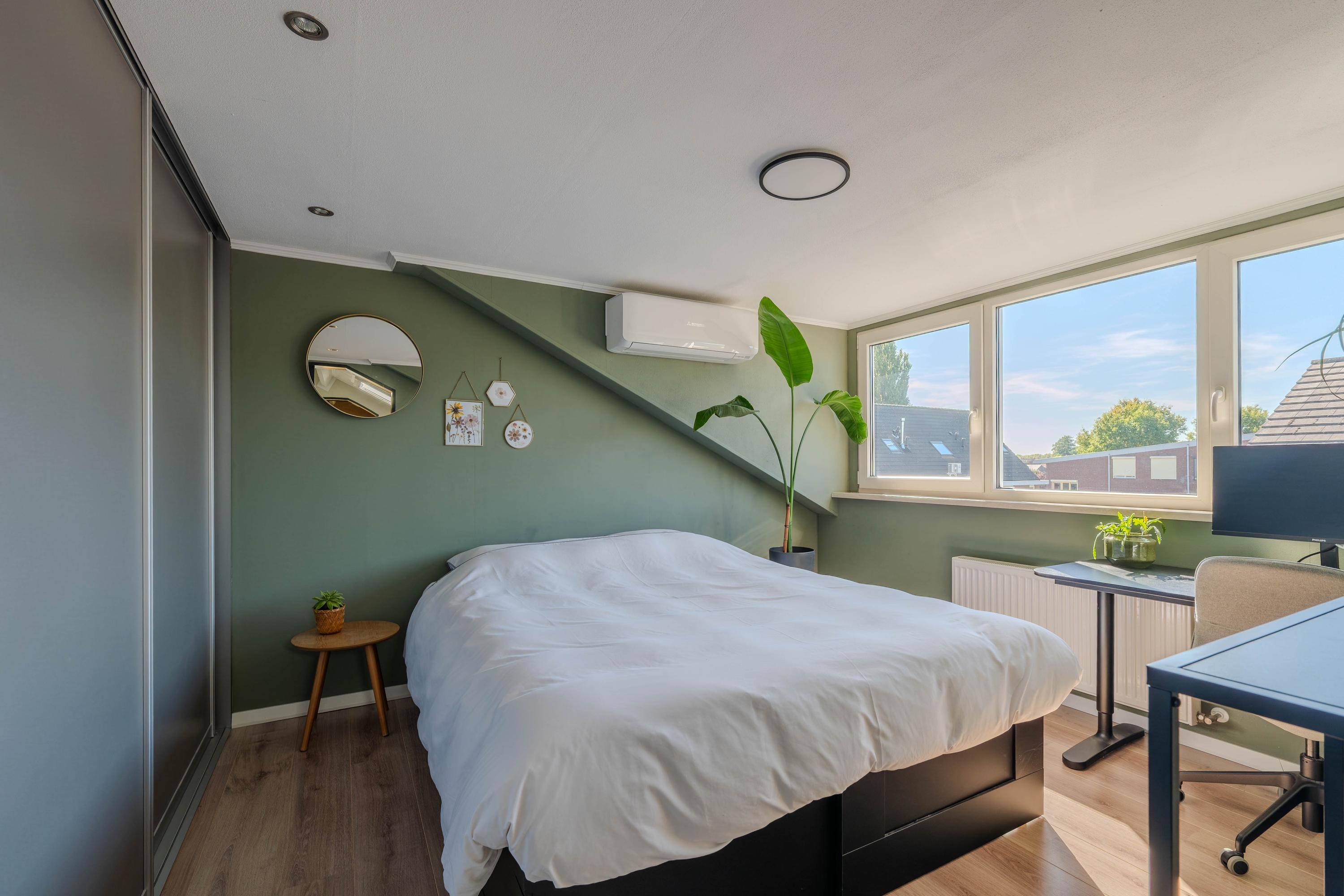 Tussenwoning te koop: Zwanebloem 15, Tegelen
