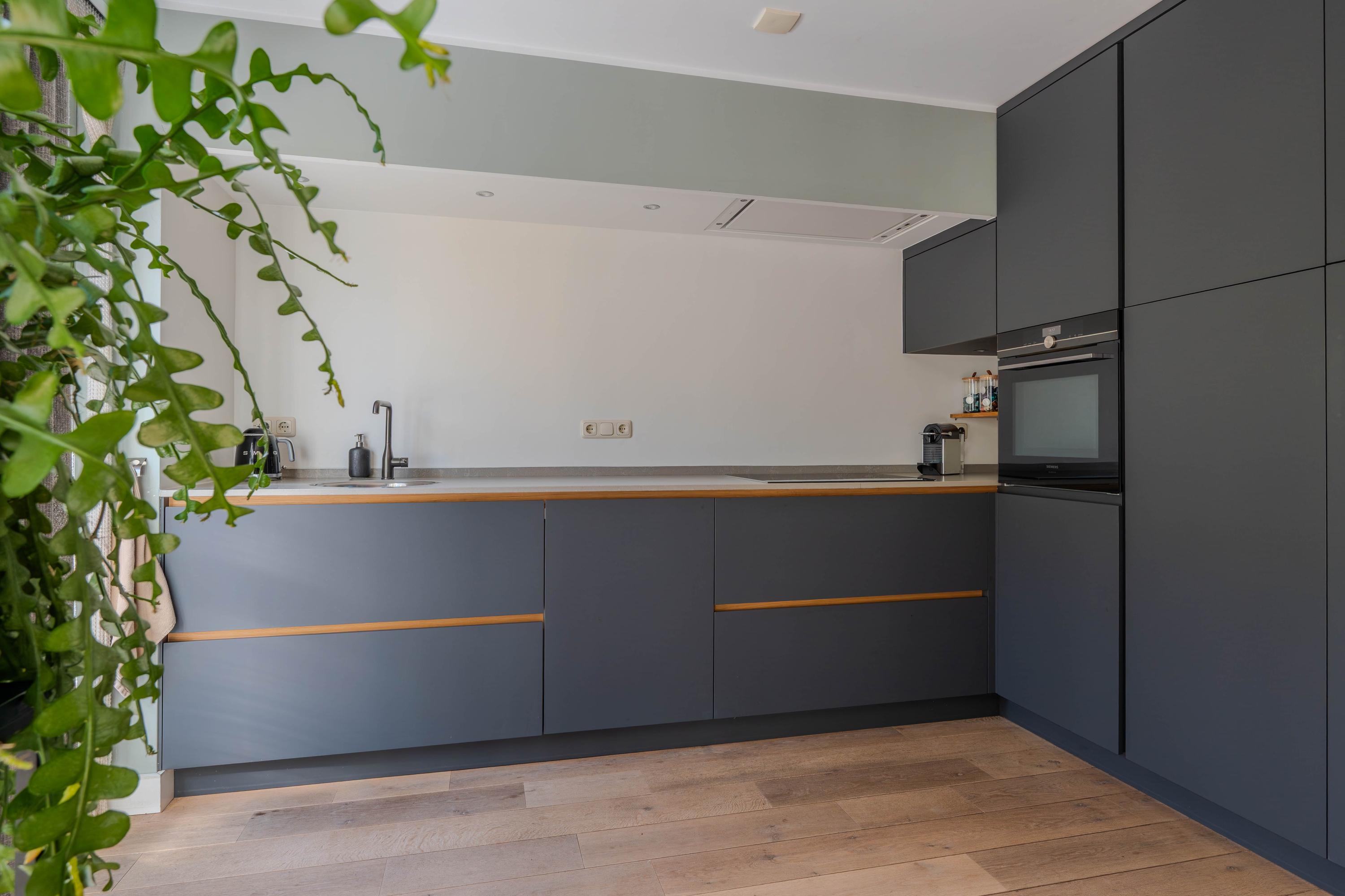 Tussenwoning te koop: Zwanebloem 15, Tegelen