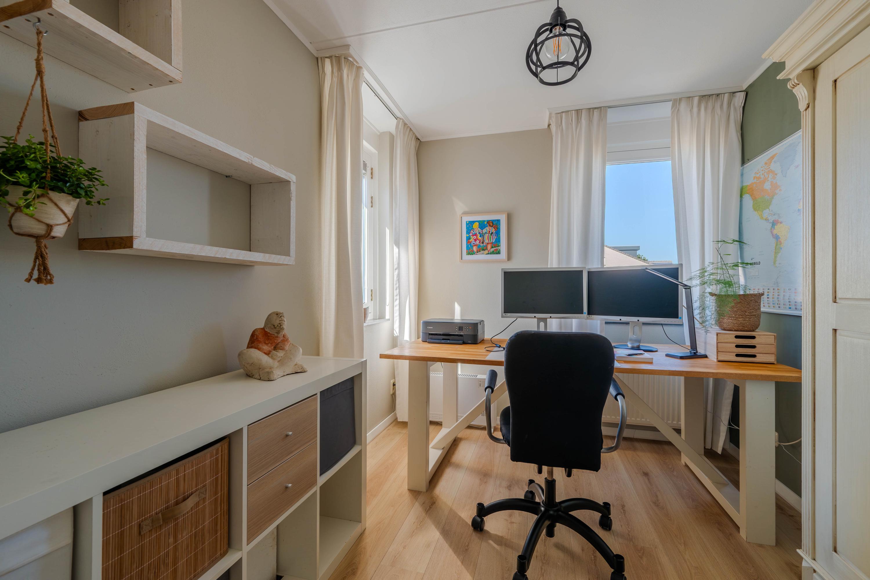 Tussenwoning te koop: Zwanebloem 15, Tegelen