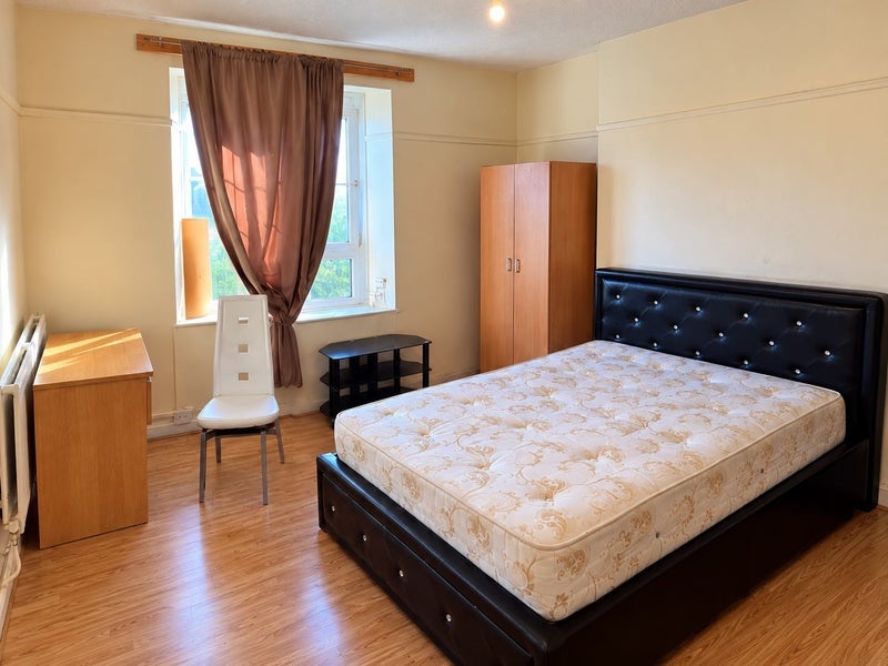 Room Peckham Road in Greater London