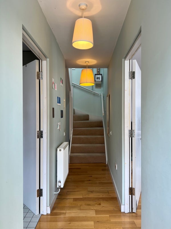 Room Cannon Street Road in Greater London