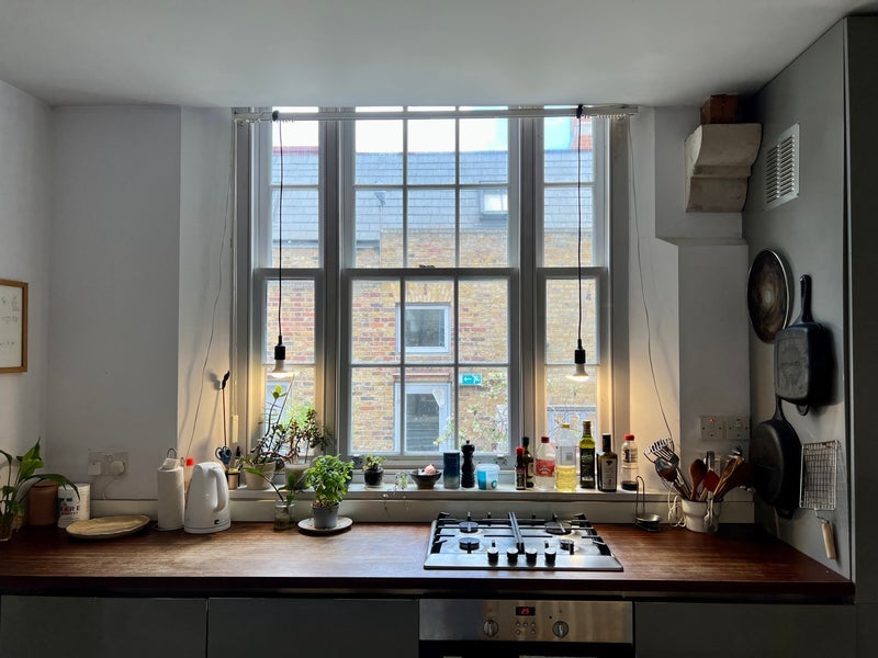 Room Cannon Street Road in Greater London
