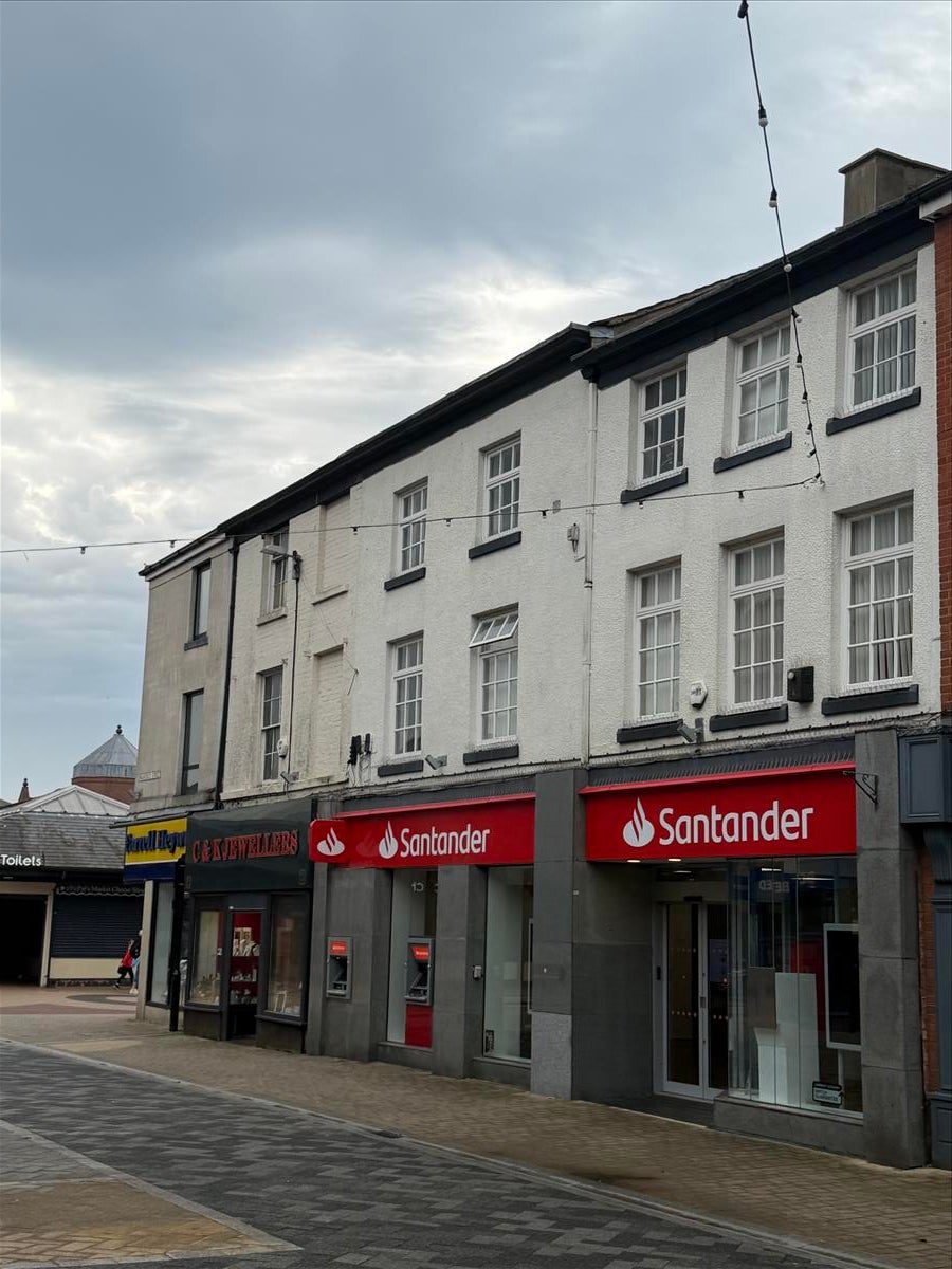 Flat Fazakerley Street in Chorley