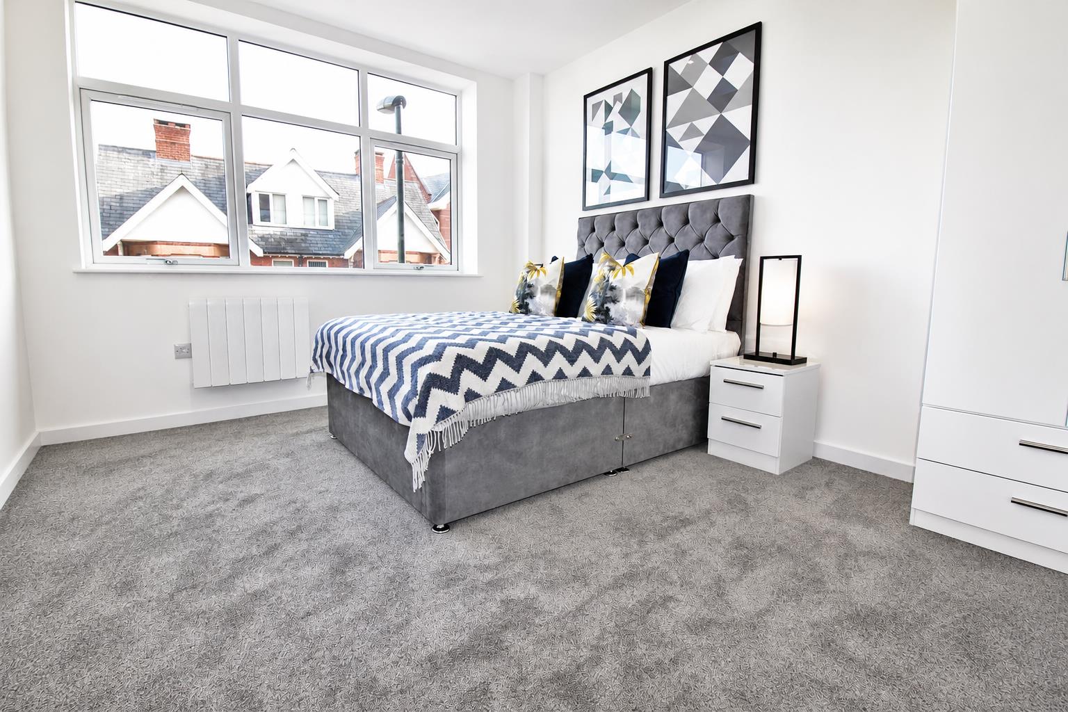 Flat Knoll Road in Surrey Heath