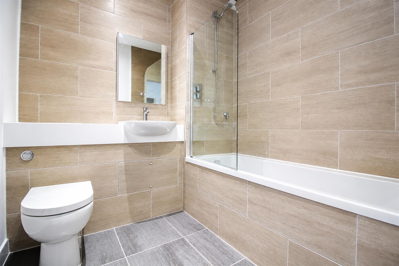 Flat Knoll Road in Surrey Heath