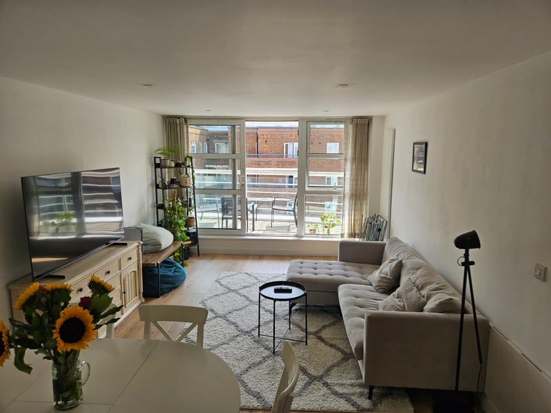 Room Upper Richmond Road in Greater London