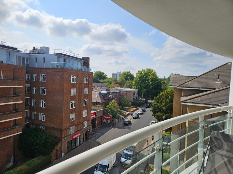 Room Upper Richmond Road in Greater London
