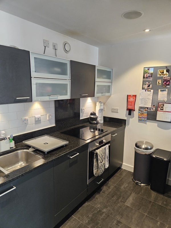 Room Upper Richmond Road in Greater London