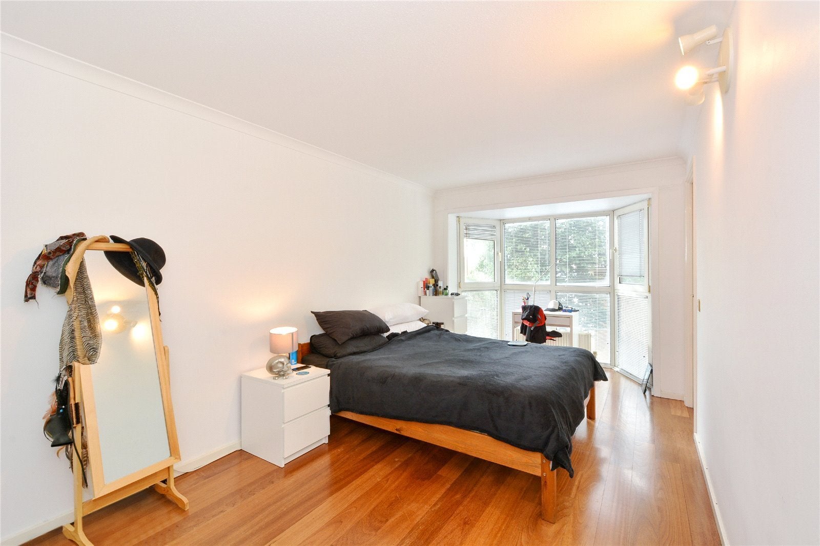 Room South Sea Street in Greater London