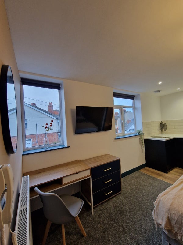 Room Holbrook Avenue in Rugby