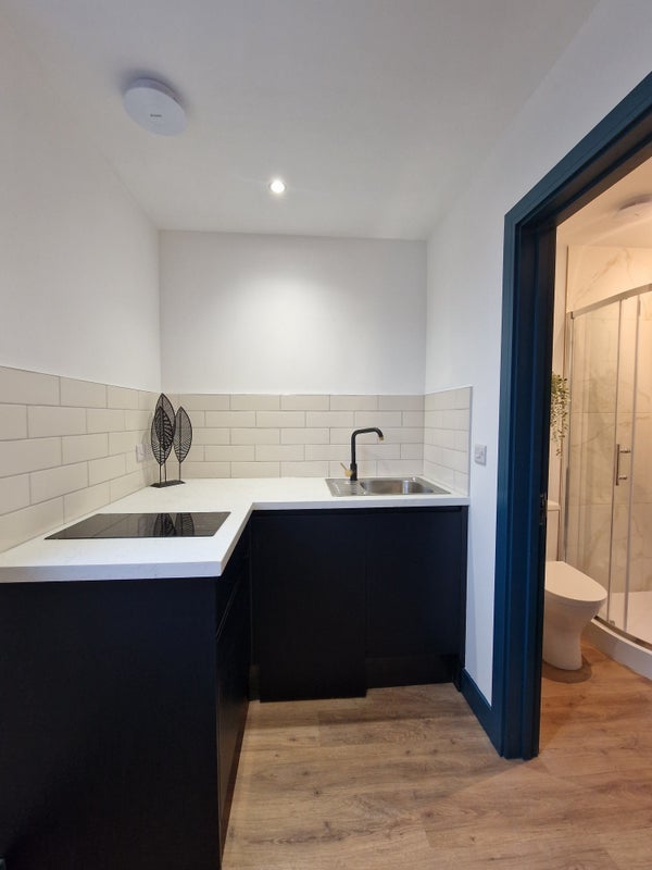 Room Holbrook Avenue in Rugby