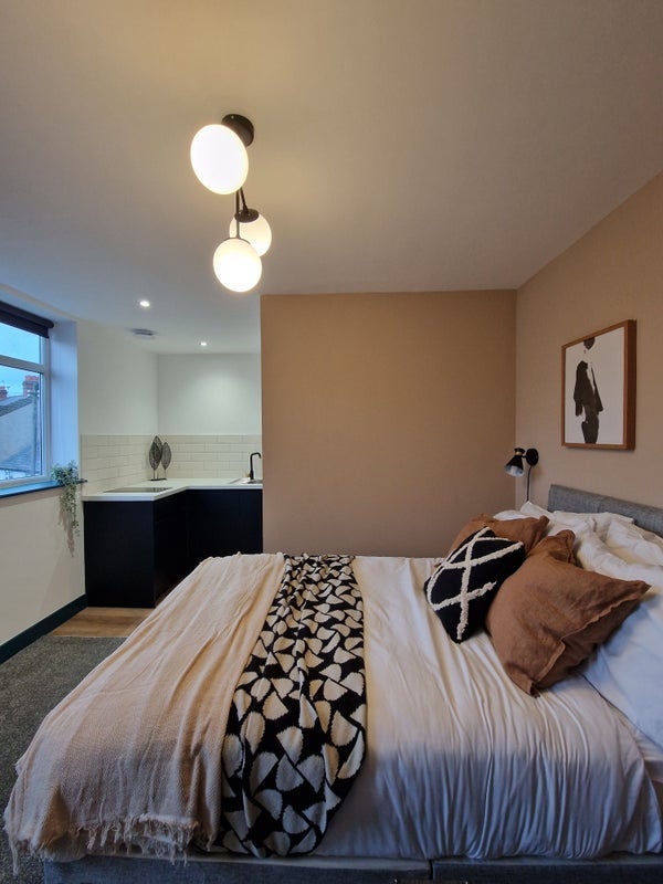 Room Holbrook Avenue in Rugby