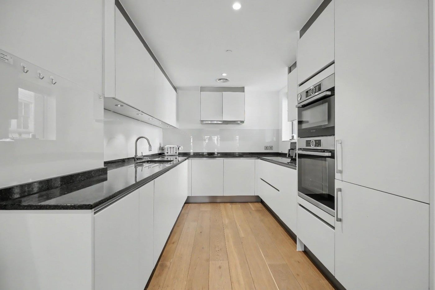 Flat Kingsway in City of Westminster