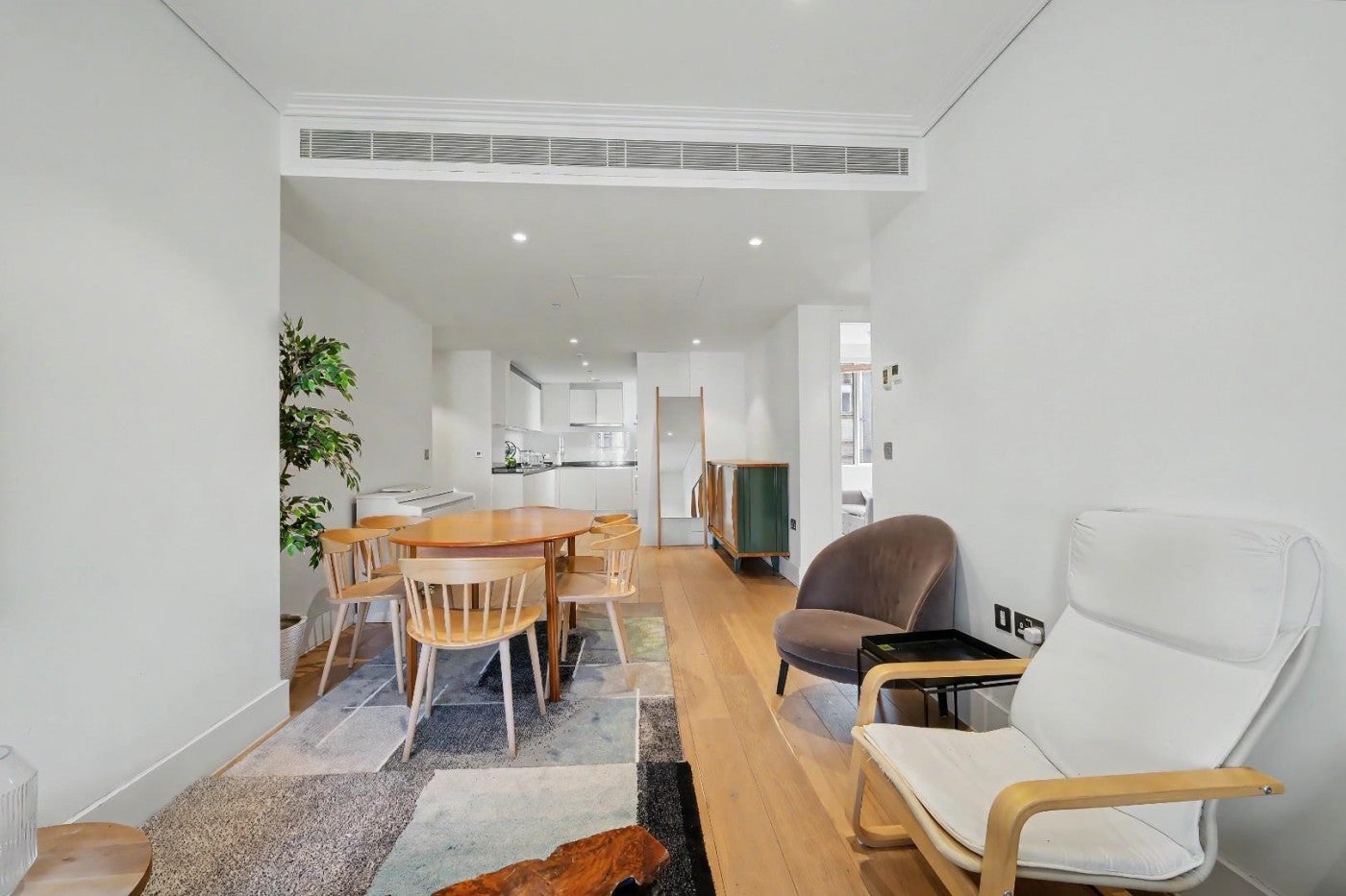 Flat Kingsway in City of Westminster