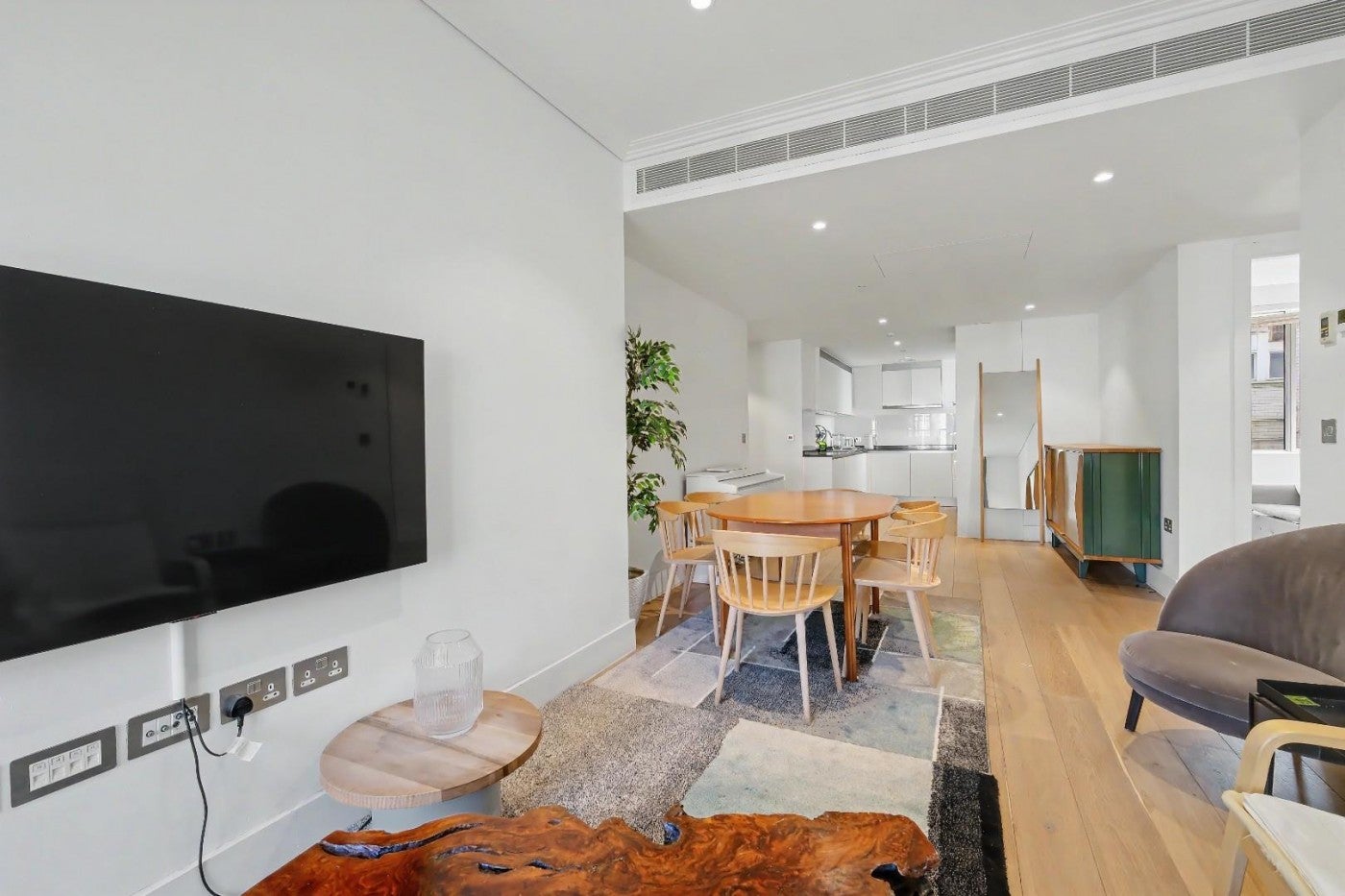 Flat Kingsway in City of Westminster