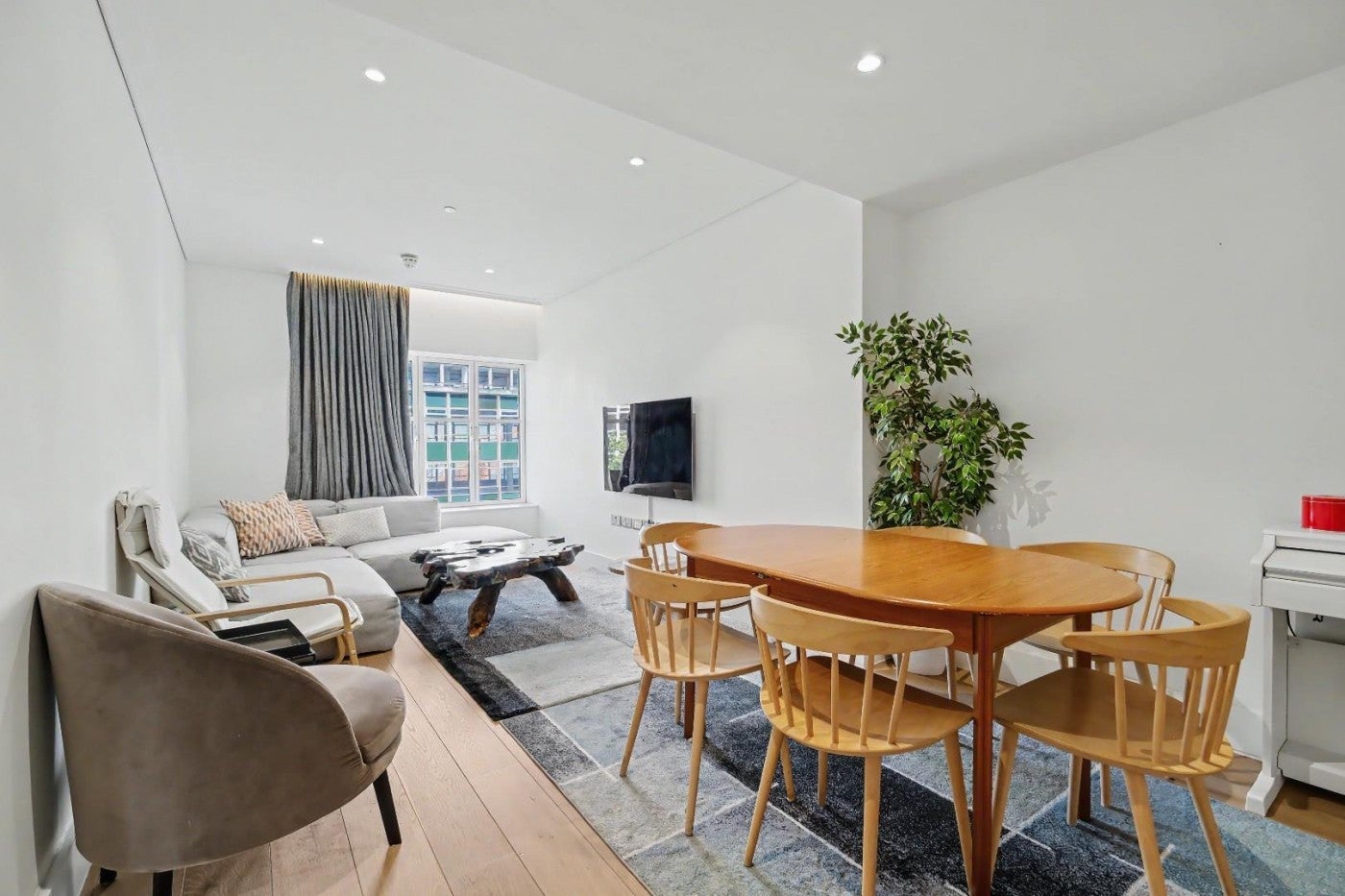 Flat Kingsway in City of Westminster