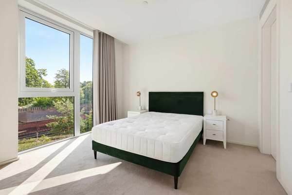 Flat Seagrave Road in Greater London