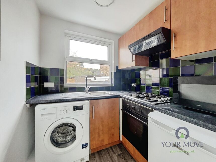 Flat Grove Close in Greater London